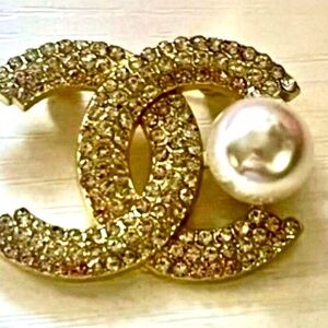New Pearl & Crystal Interlocking Brooch